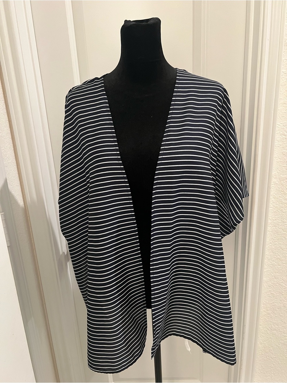 The Limited Women’s XS/S Black White Striped Open Front Short Sleeve Cardigan